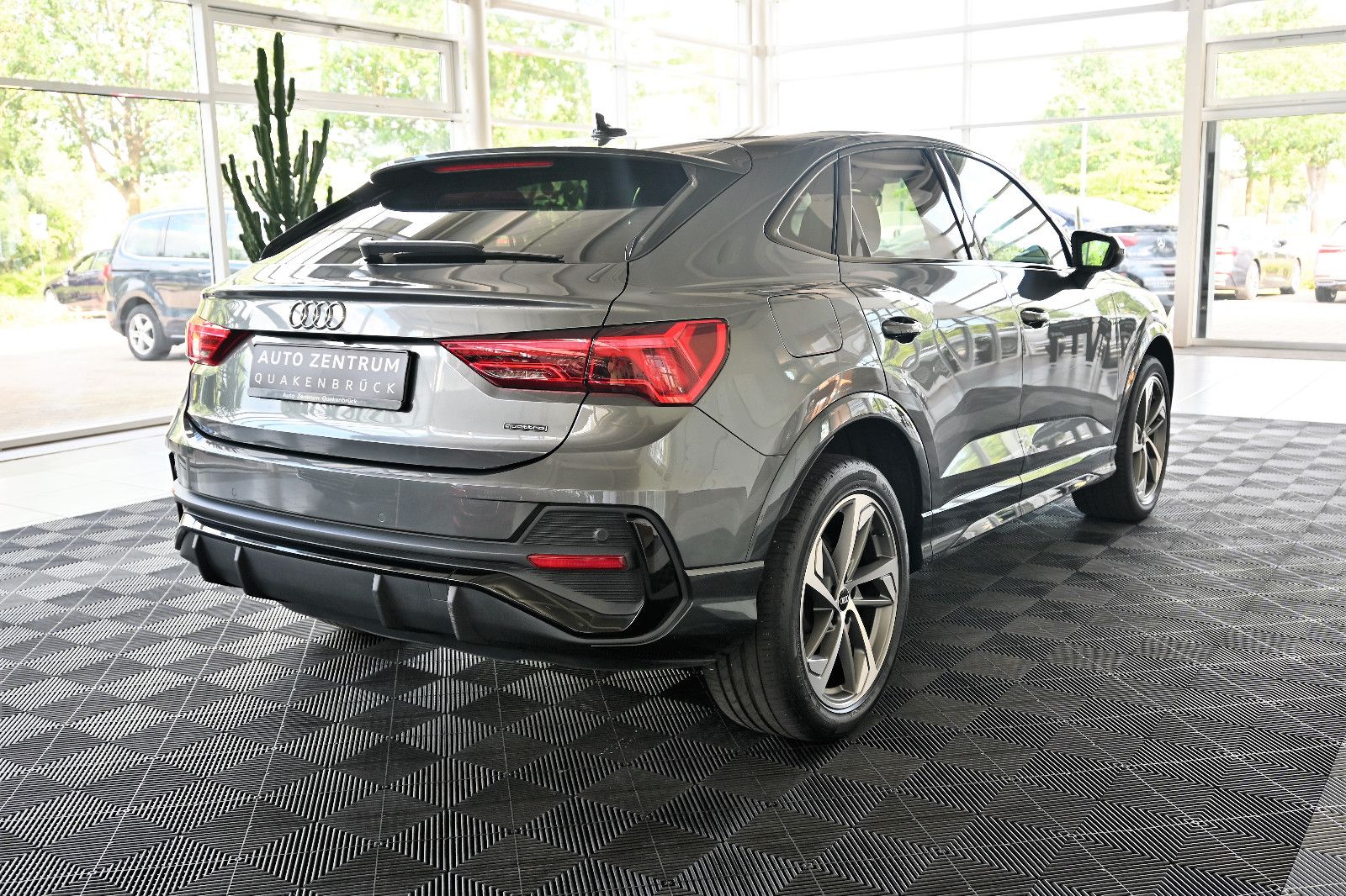 Audi Q3 SB 35 TDI qu S-Line - Samsaru's Car Outlet