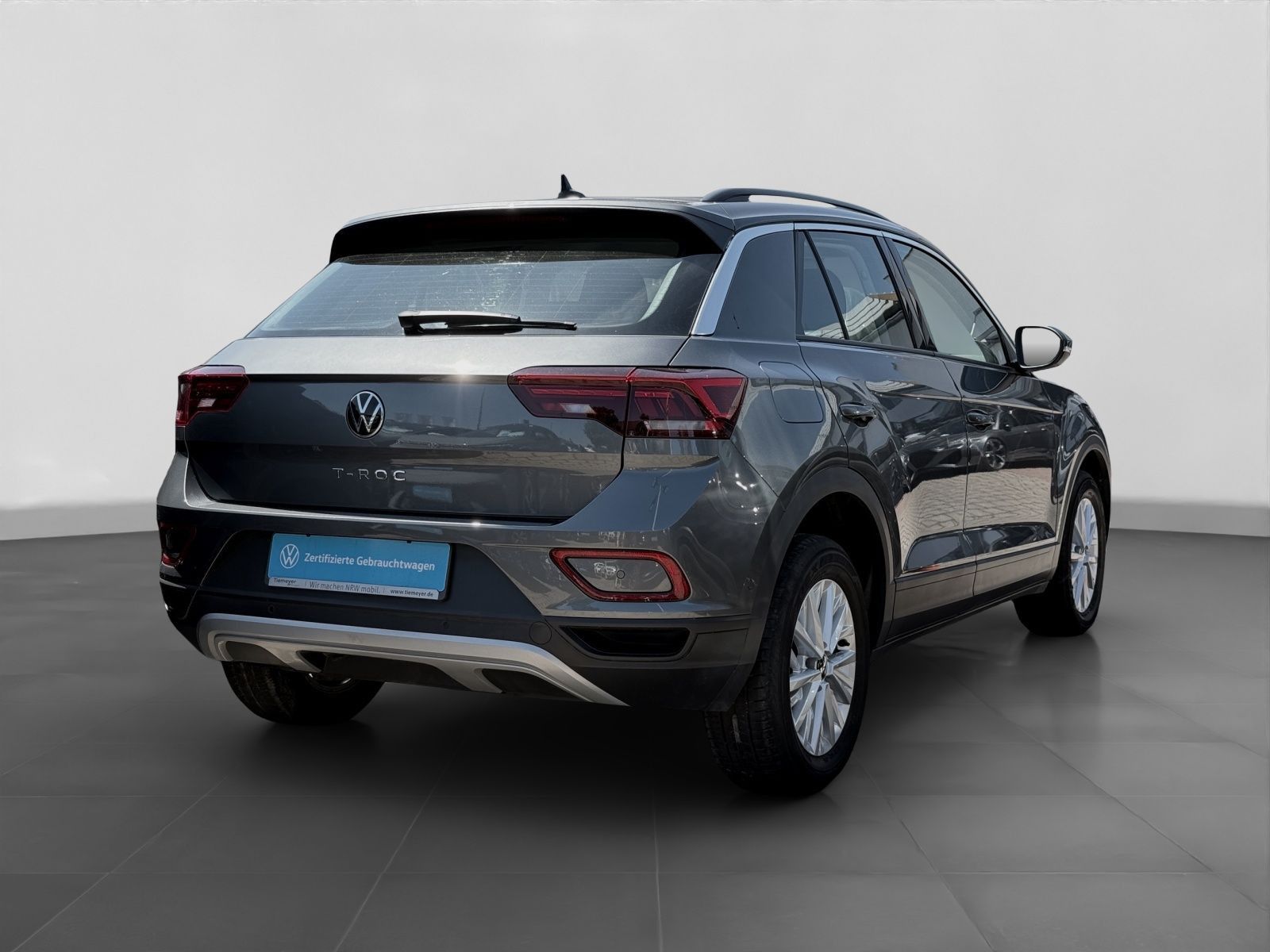 Volkswagen T-Roc 1.5 TSI DSG LIFE - Samsaru's Car Outlet