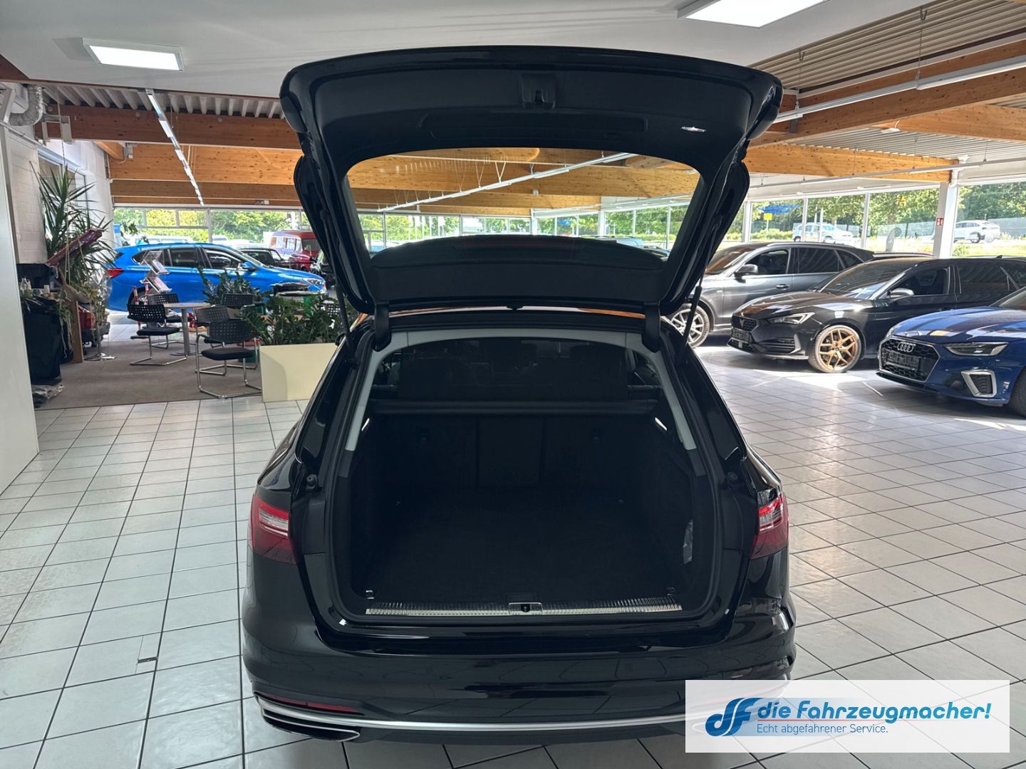 Audi A4 Avant 35 TDI advanced - Samsaru's Car Outlet