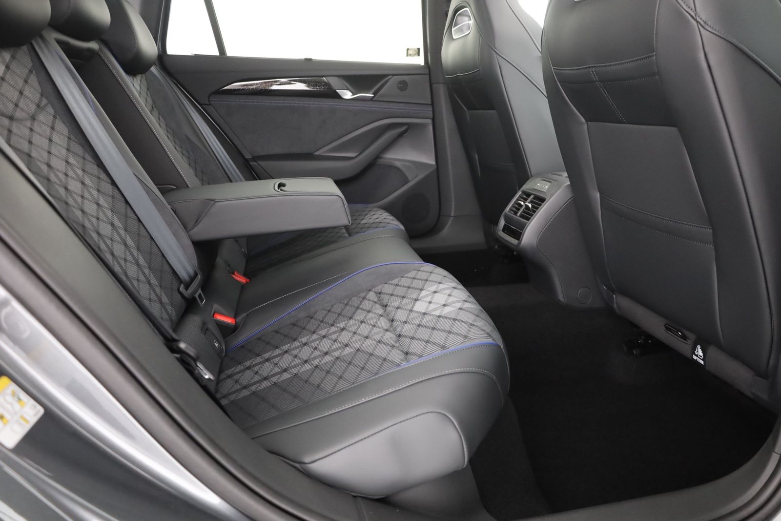 Volkswagen Passat Variant R-Line 2.0 TSI DSG Matrix Pano AH