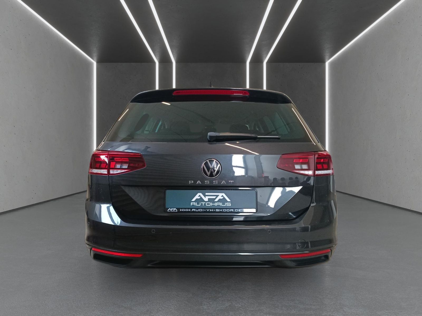 Volkswagen Passat Var. 1.5 TSI Business DSG - Samsaru's Car Outlet