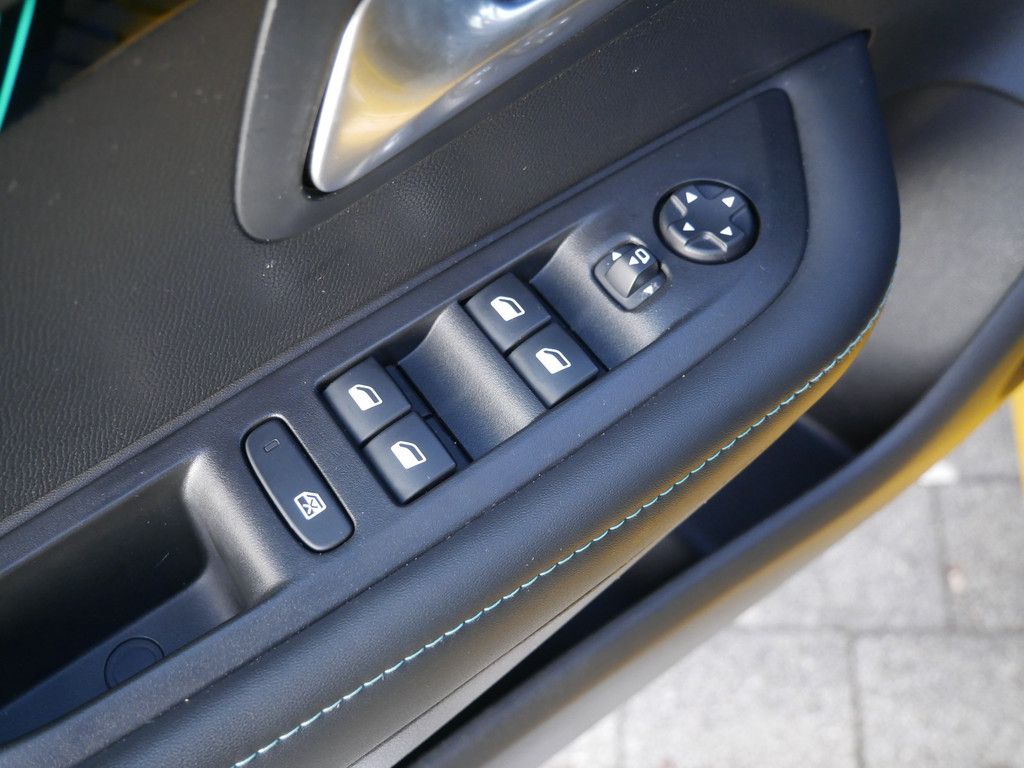 Peugeot e-208 Allure - Samsaru's Car Outlet