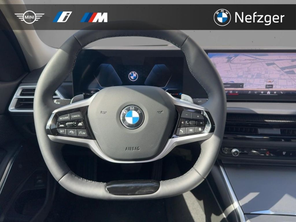 BMW 320 i xDrive Limousine LED RFK LED Ambiente