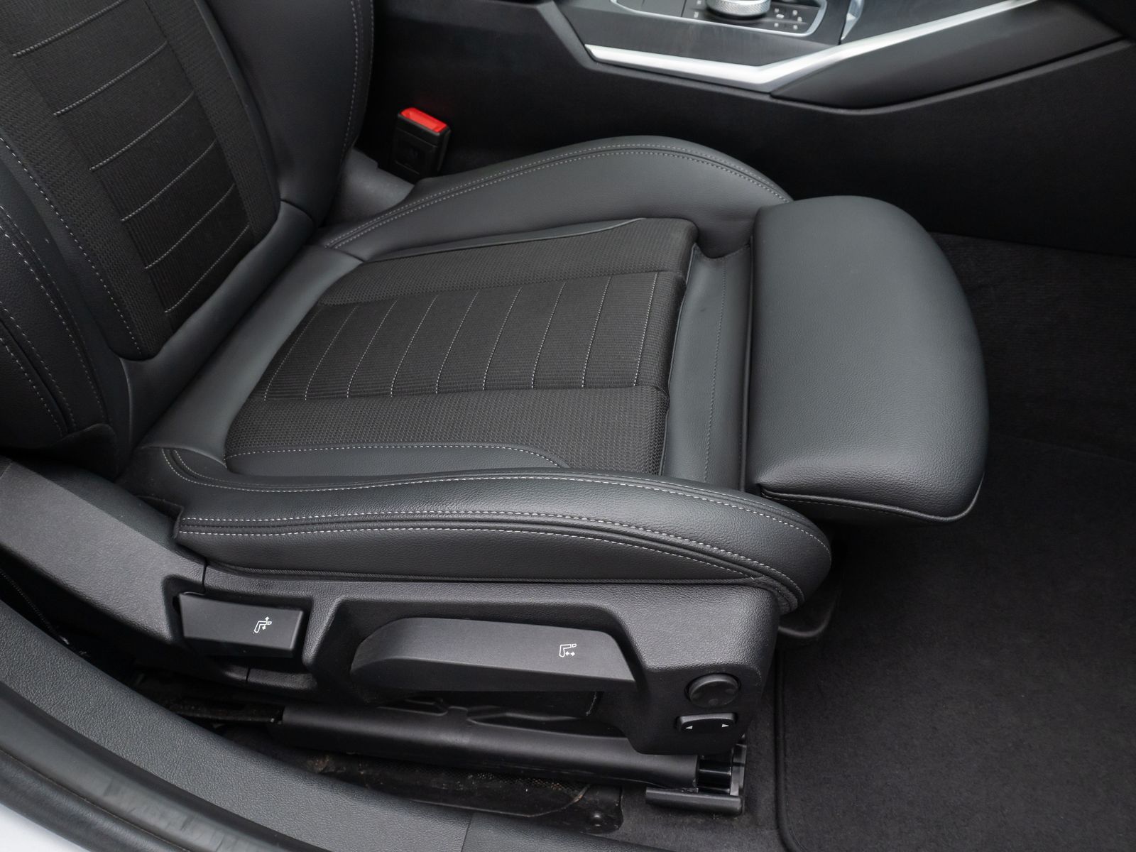 BMW 320d SportLine - Samsaru's Car Outlet