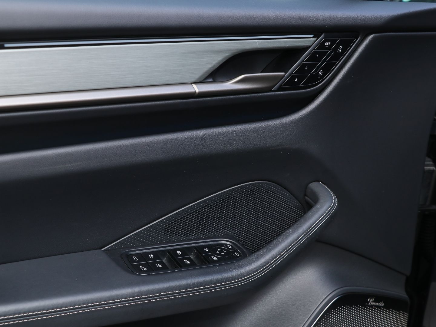 Porsche Macan Turbo Burmester InnoDrive HA-Lenkung