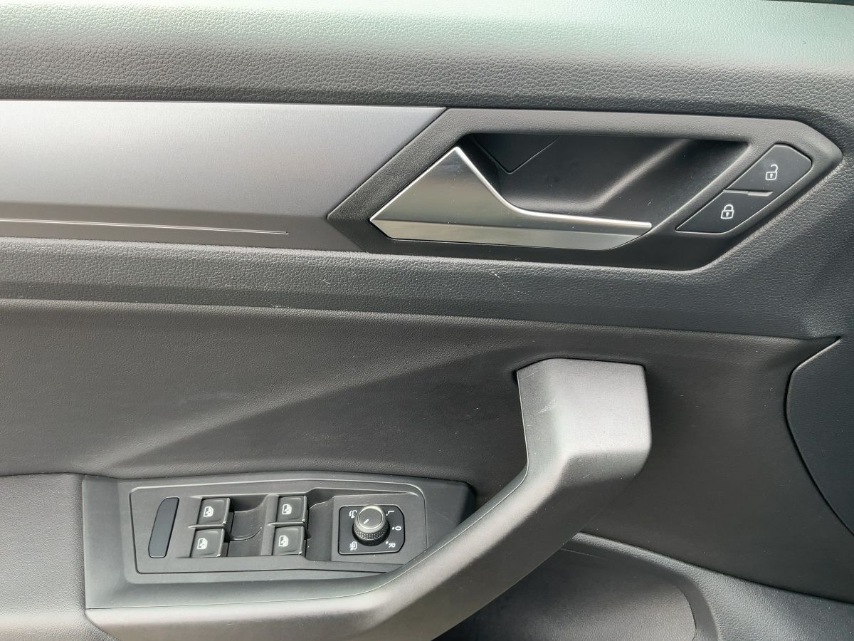 Volkswagen T-Roc 1.5 TSI R-LINE - Samsaru's Car Outlet