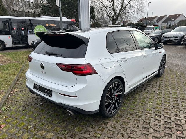 Volkswagen Golf VIII GTI Clubsport BLACK - Samsaru's Car Outlet