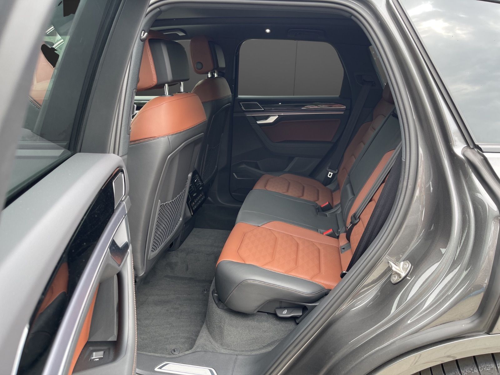 Volkswagen Touareg 3.0 TDI 4-Mot R-Line Final Edition*VOLL*