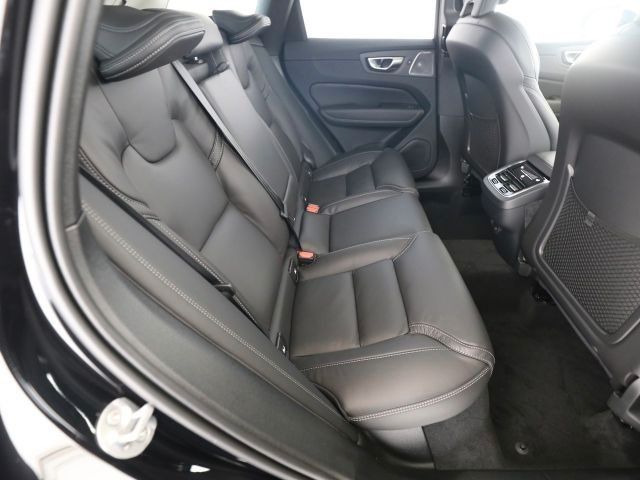 Volvo XC60 B5 Ultra Dark AWD B&W Massage 22"Luftfwk