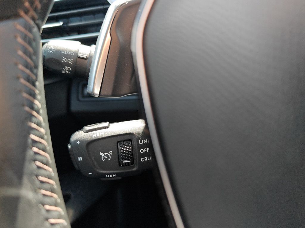 Peugeot 5008 PureTech - Samsaru's Car Outlet