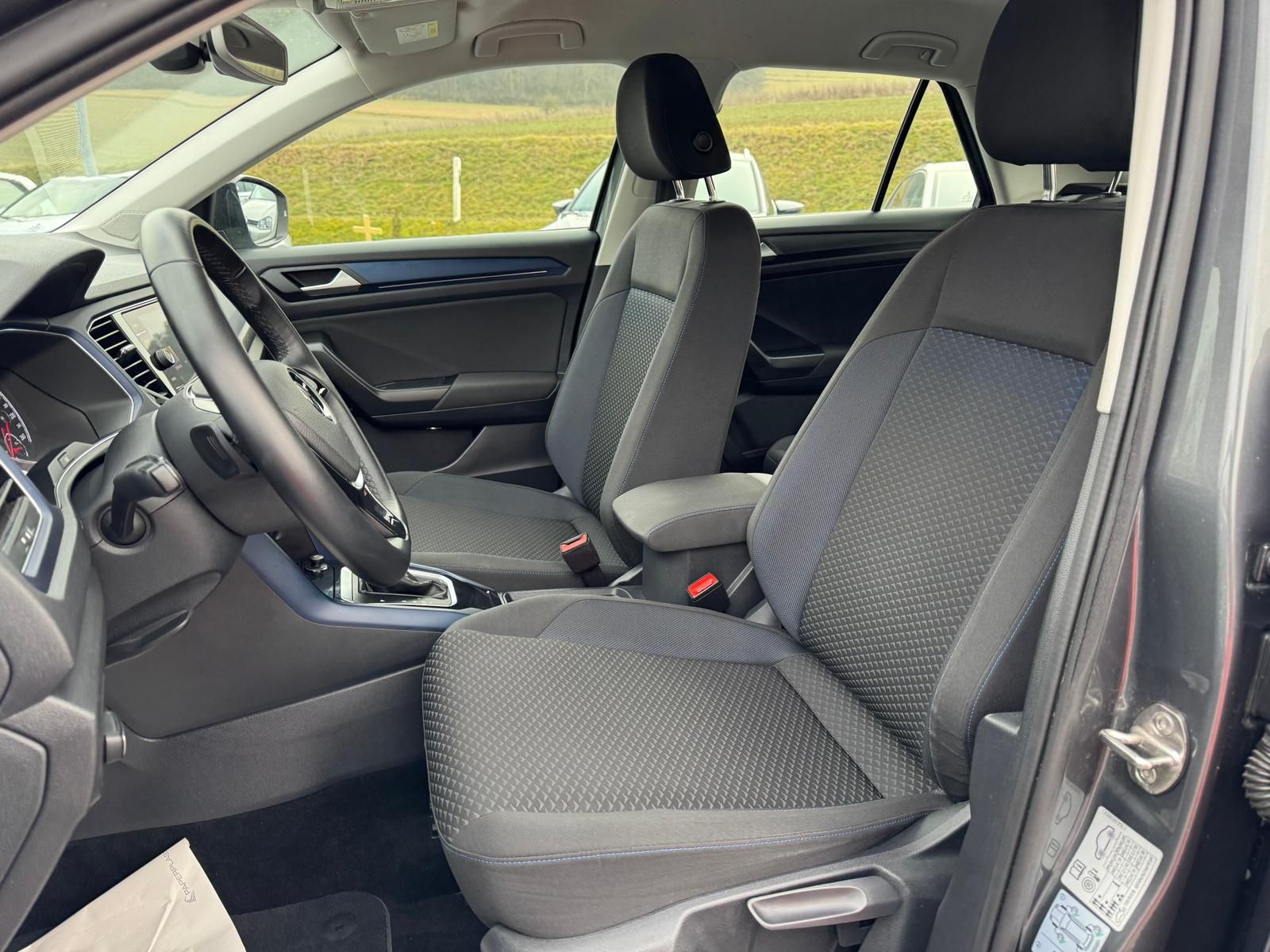 Volkswagen T-Roc 1.5 TSI DSG - Samsaru's Car Outlet