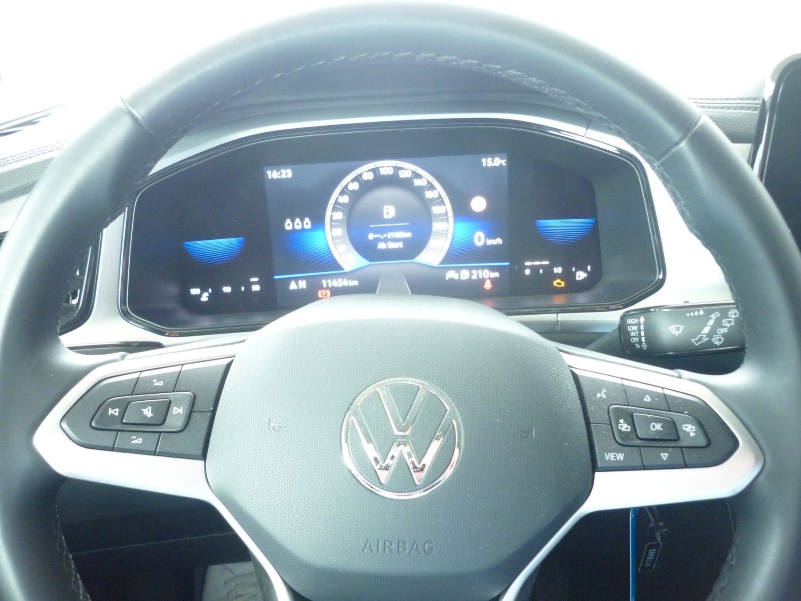 Volkswagen T-Roc 1.0 TSI Life - Samsaru's Car Outlet