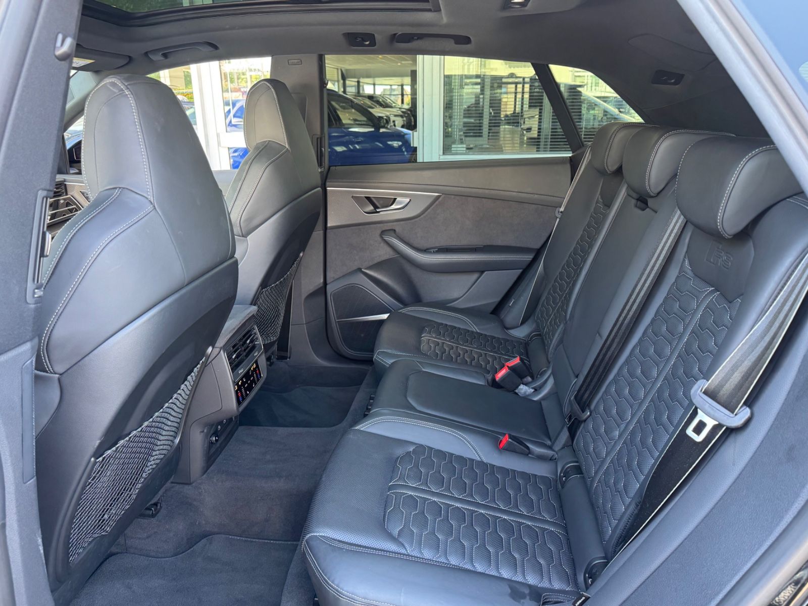 Audi RSQ8/HD-Matrix/PANO/AHK/23"/StdHeiz/BLACK/360°/
