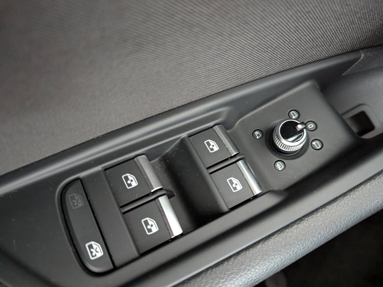 Audi A4 35 2.0 TFSI Avant advanced - Samsaru's Car Outlet