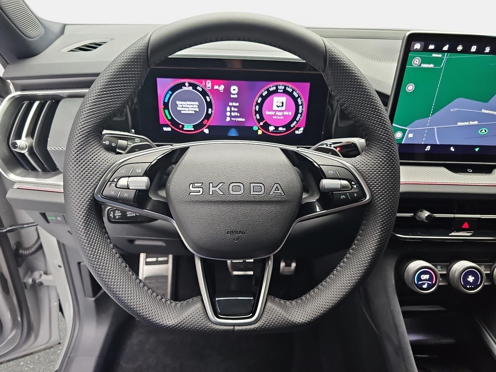 Skoda 1.5 TSI DSG IV PHEV SPORTLINE AHK PANO LM