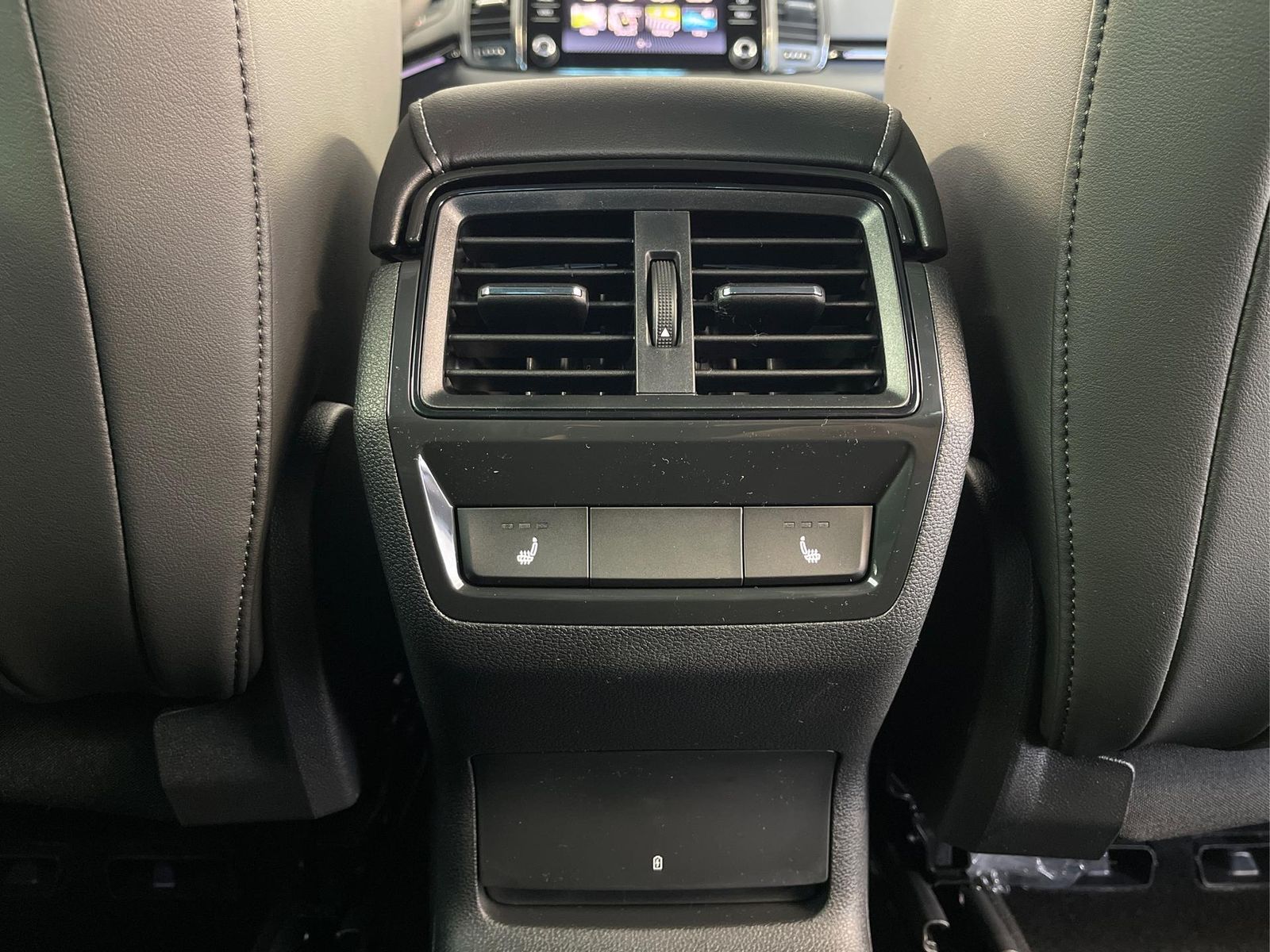 Skoda Karoq Sportline TSI 4x4 360°+19 Zoll+Navi+AHK...