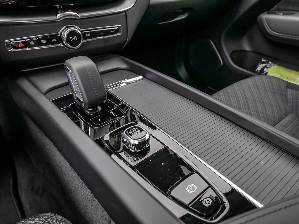 Volvo XC60 2.0 Core Recharge Plug-In Hybrid AWD