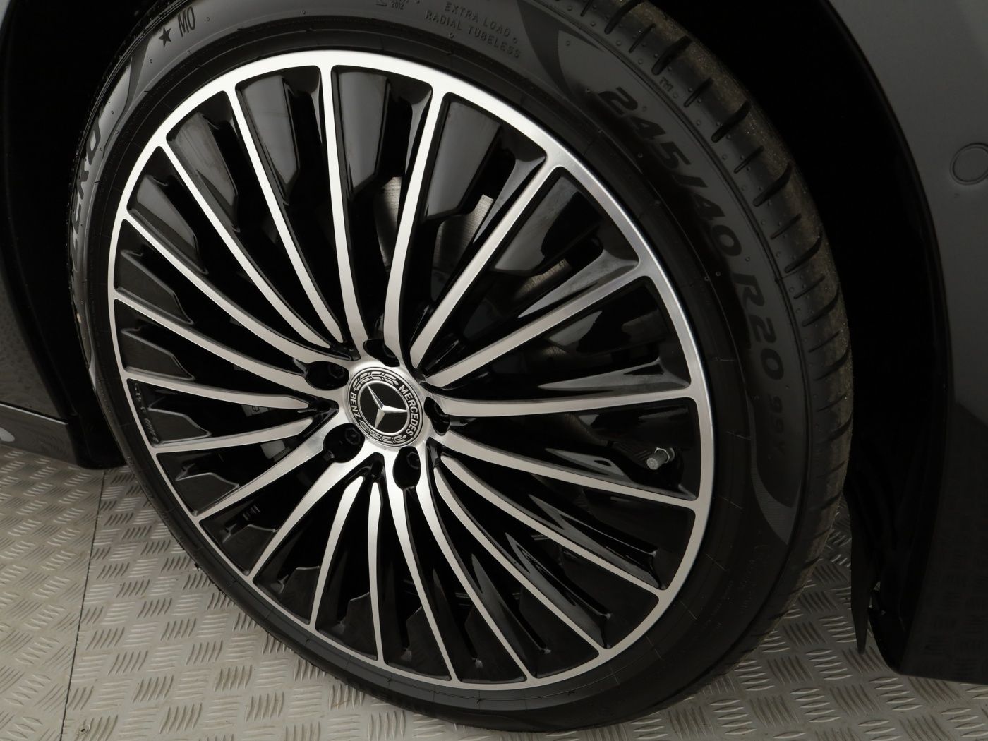 Mercedes-Benz E 450 d 4M *AMG Prem*Pano*360°*AHK*Sitzklima*HUD