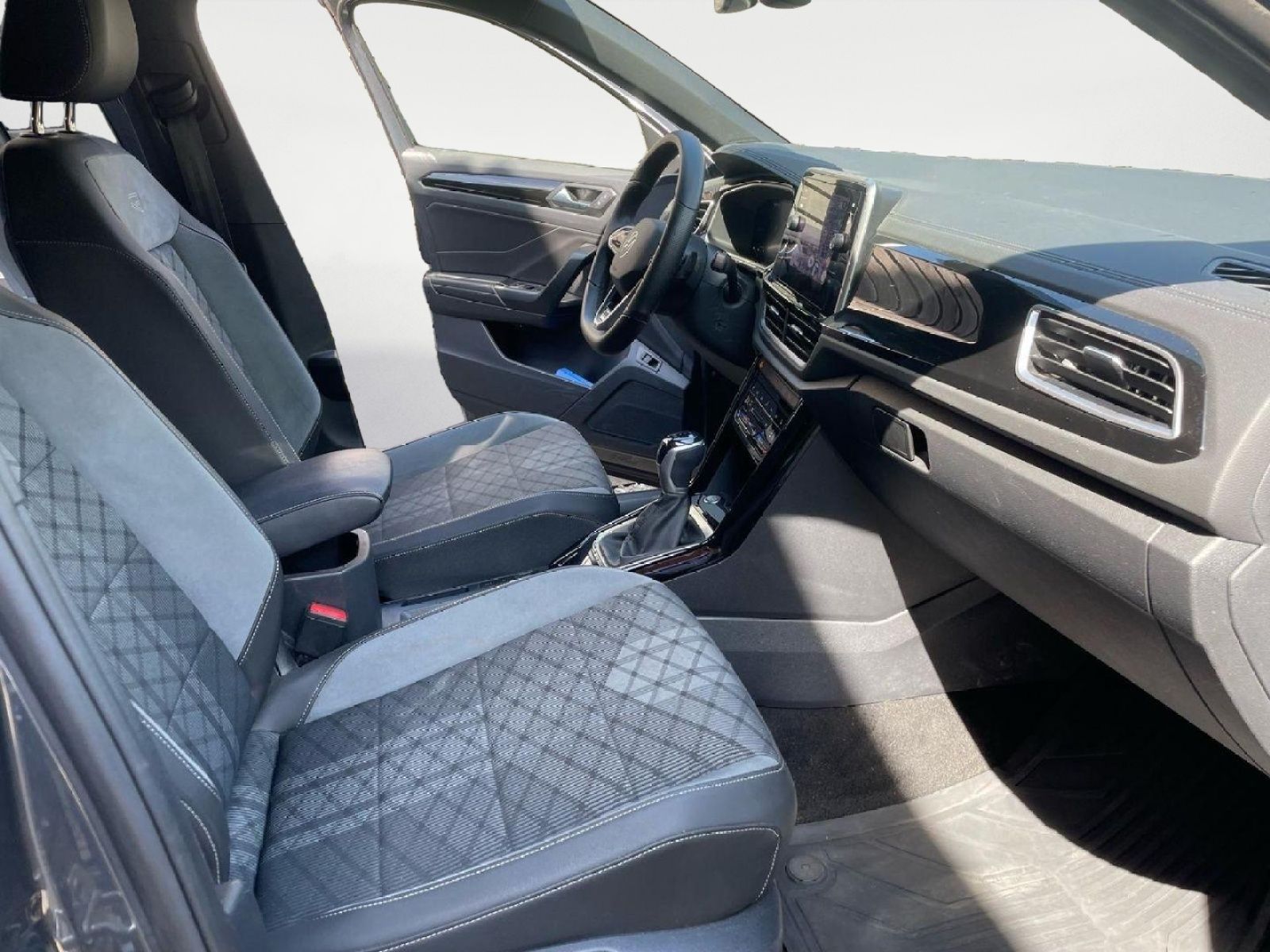 Volkswagen T-Roc 1.5 TSI R-Line - Samsaru's Car Outlet