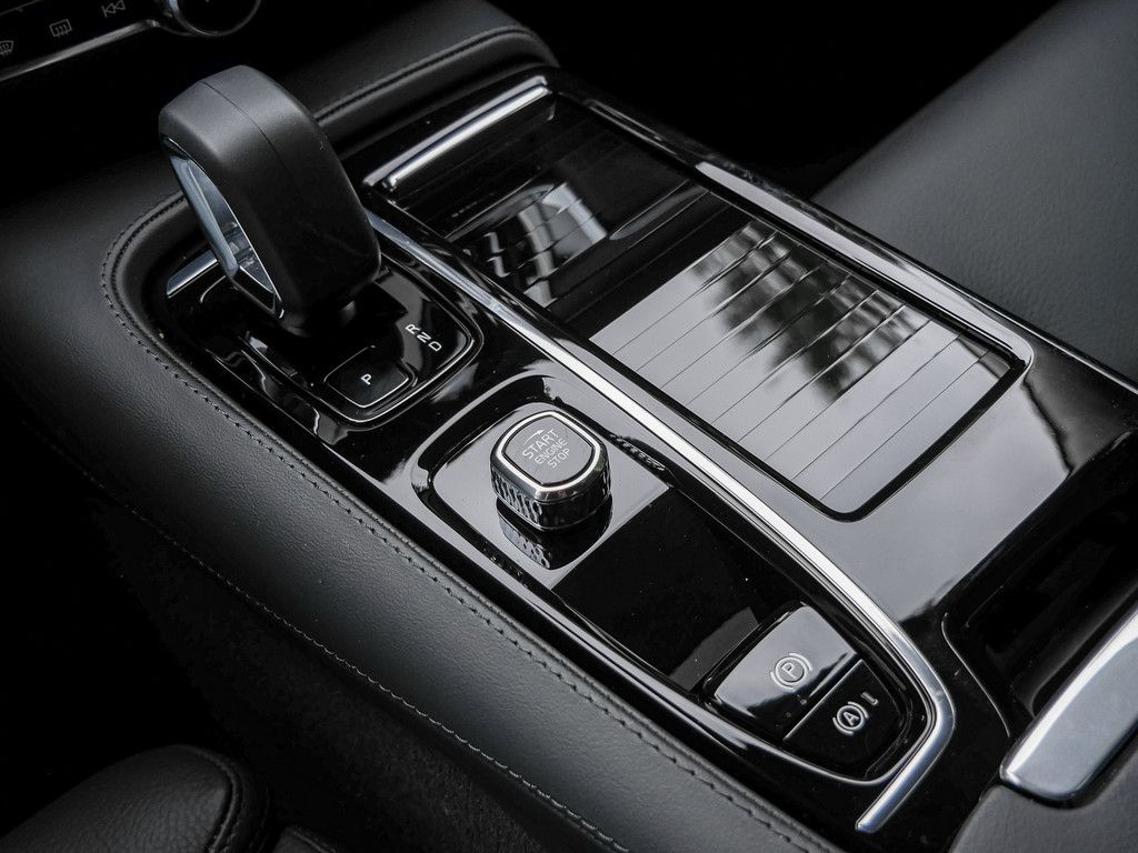 Volvo V60 T8 Plus Dark Recharge Plug-In Hybrid AWD LED
