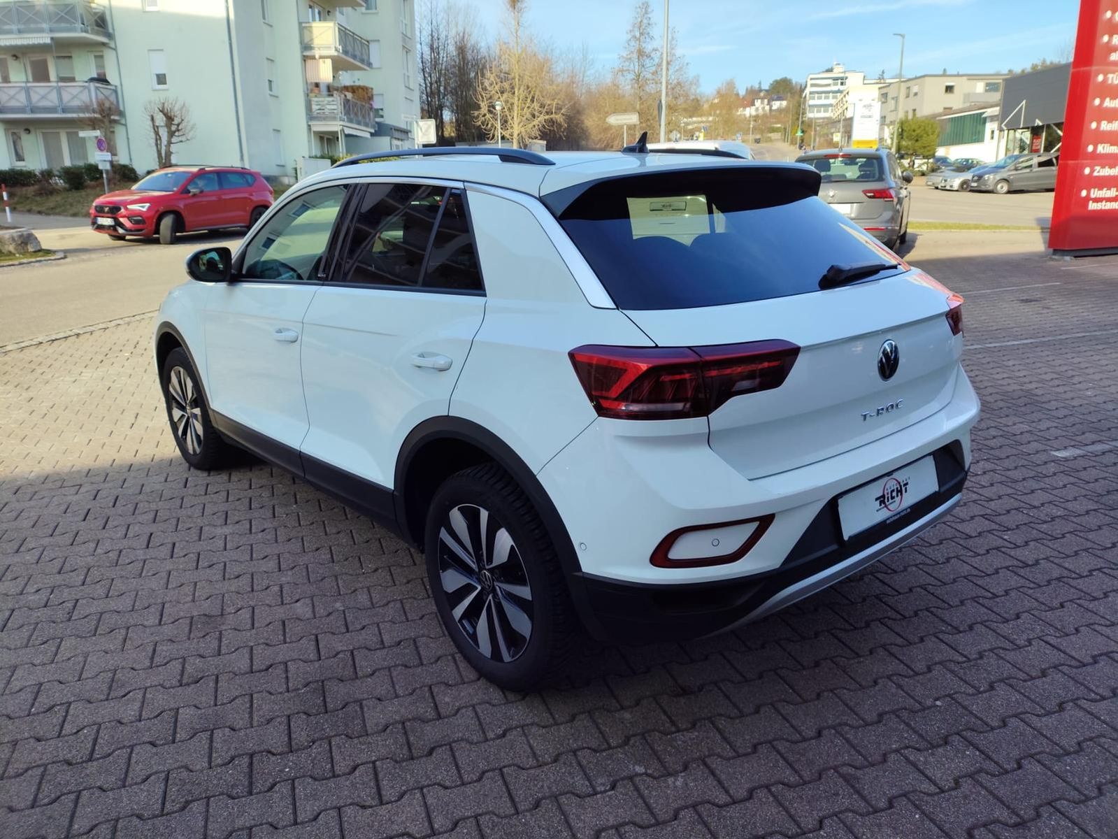Volkswagen T-Roc 1.0 TSI Move - Samsaru's Car Outlet