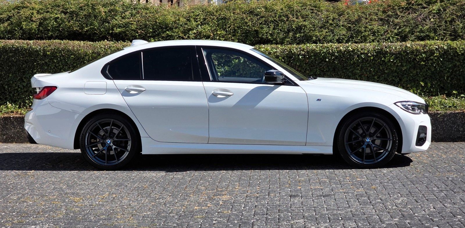BMW M-SPORTPAKET*XDRIVE*LED*NAVI*LEDER*ACC*RFK*MWST