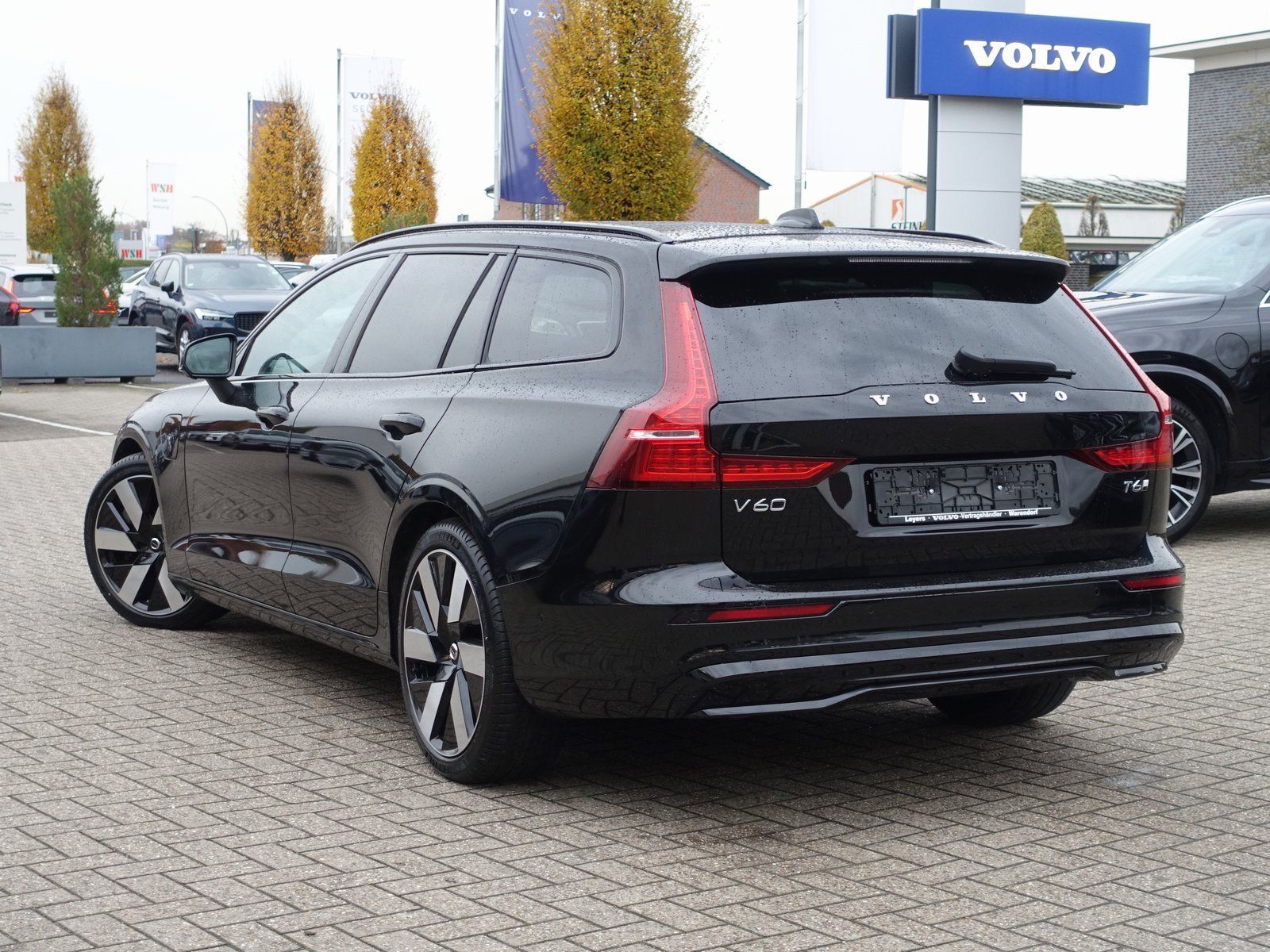 Volvo V60 Plus Dark T6 AWD Plug-in Hybrid AHK/360°/KAM