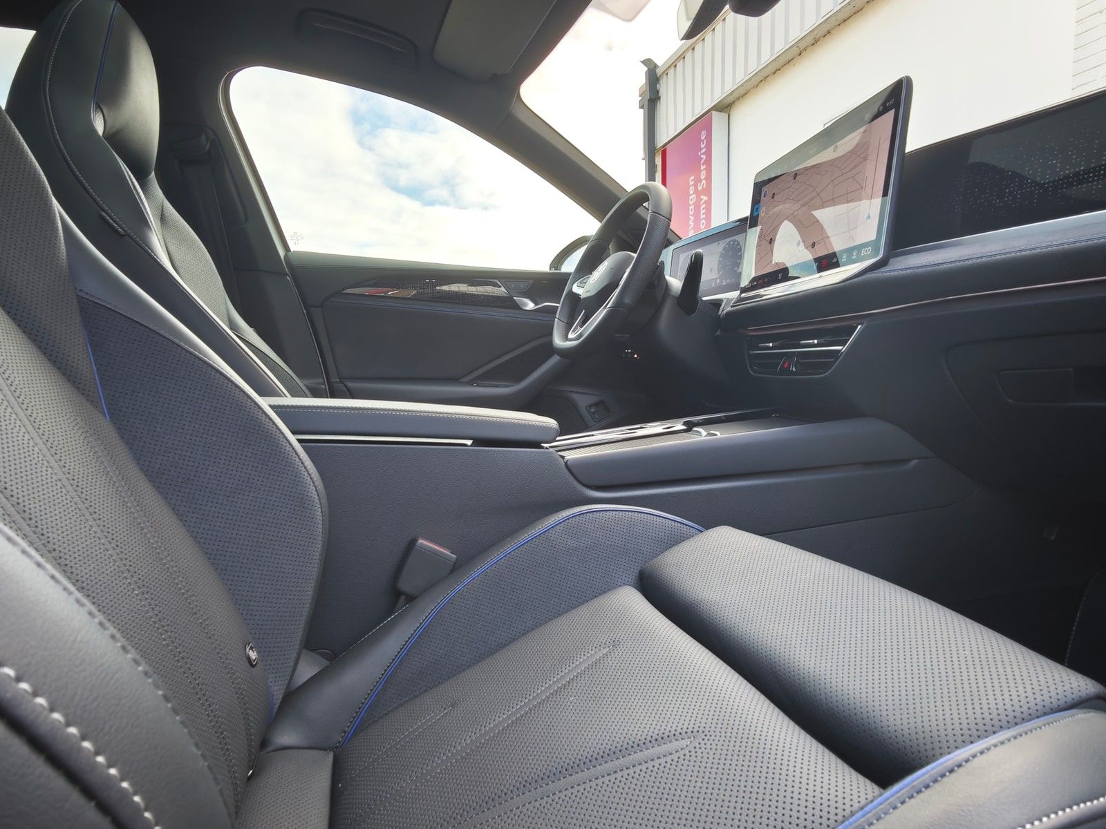 Volkswagen Passat Variant R-Line eHybrid Leder*AHK*Pano*Mat