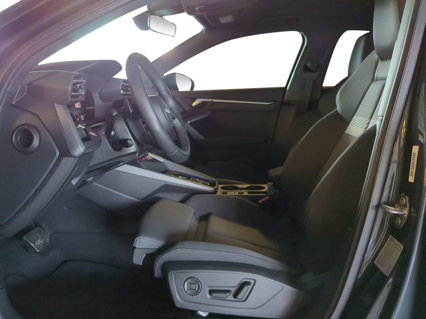Audi A3 Limousine 30 TFSI S tronic advanced - Samsaru's Car Outlet