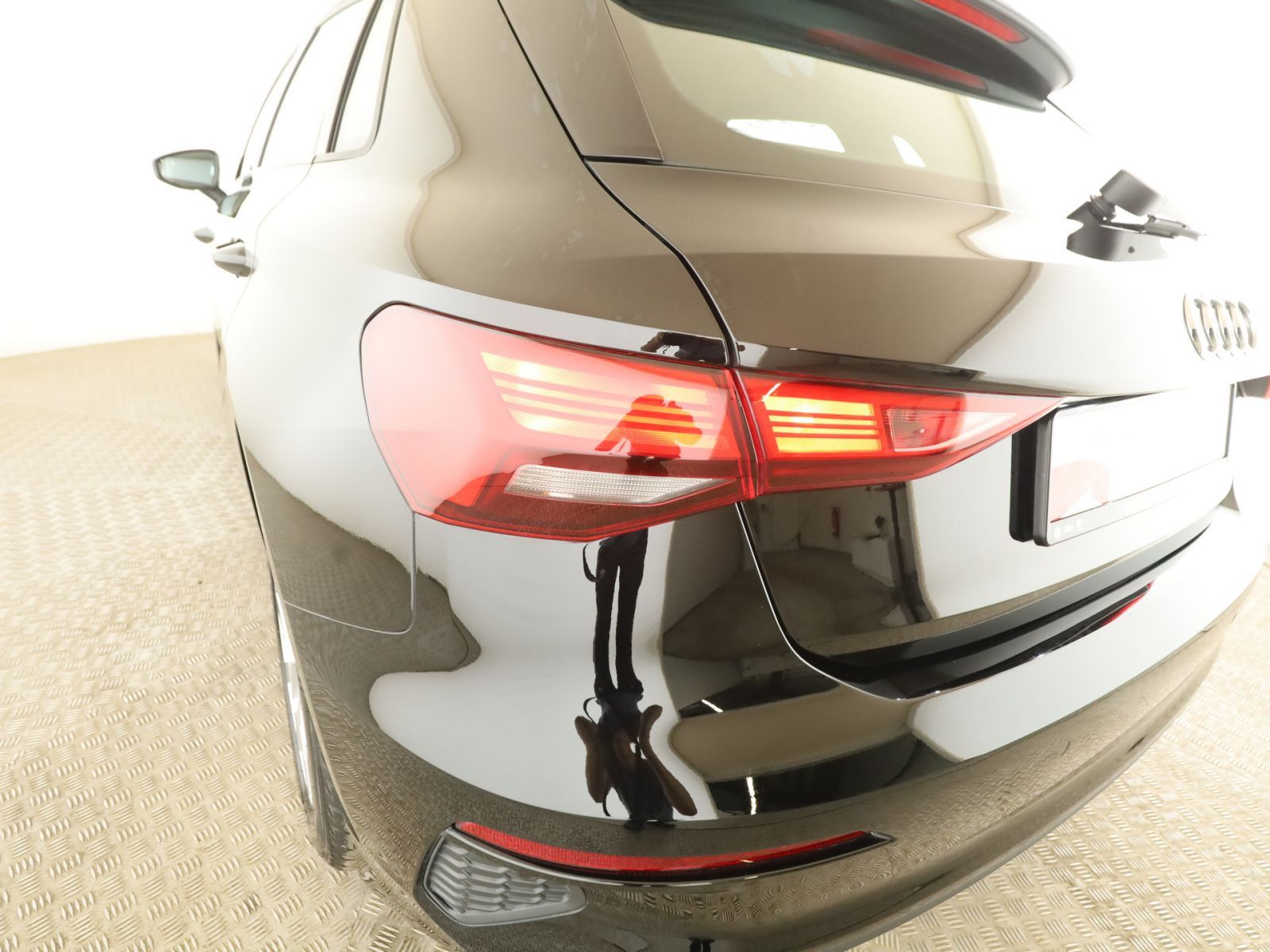 Audi A3 Sportback 40 TFSIe *HYBRID*AHK*LED*PDC*MMI-Pl