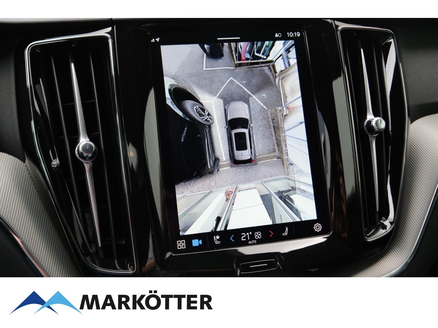 Volvo XC60 Plus Black Edition Plug-In Hybrid AWD T6 - Samsaru's Car Outlet