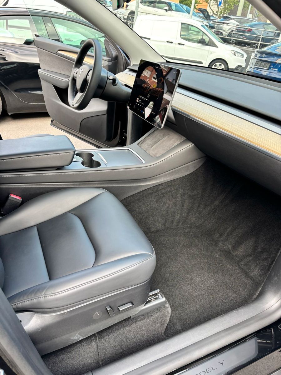 Tesla Model Y Basis RWD # black # AHK # MWST.