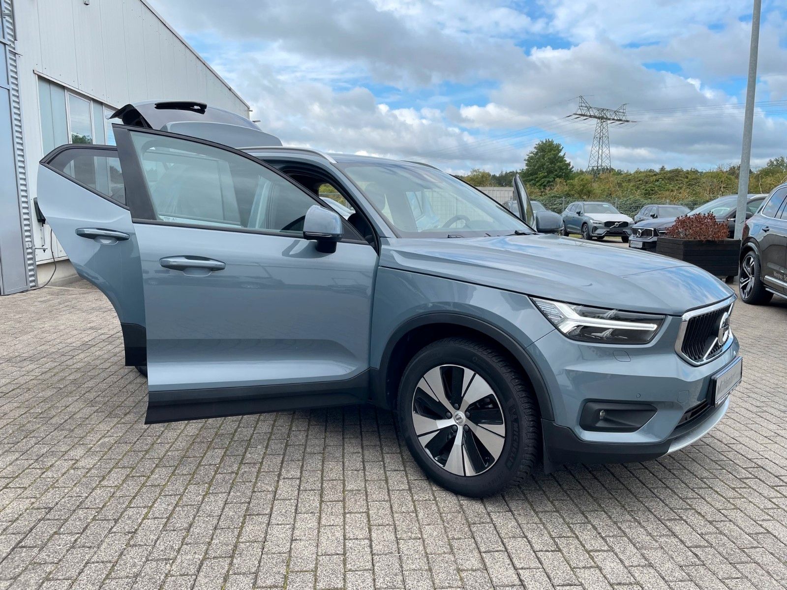 Volvo XC40 T3 Geartr. MOMENTUM PRO-AHK-Cam-Pilot-Keyl