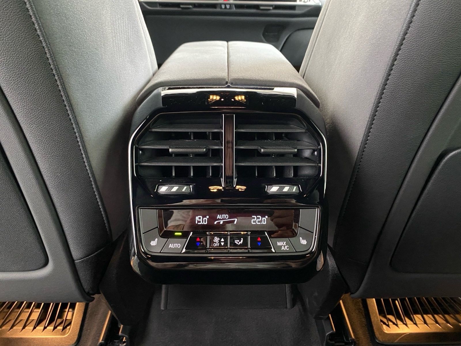 BMW iX xDrive60 M Sport Pro DA Prof. H/K 22´´ AHK