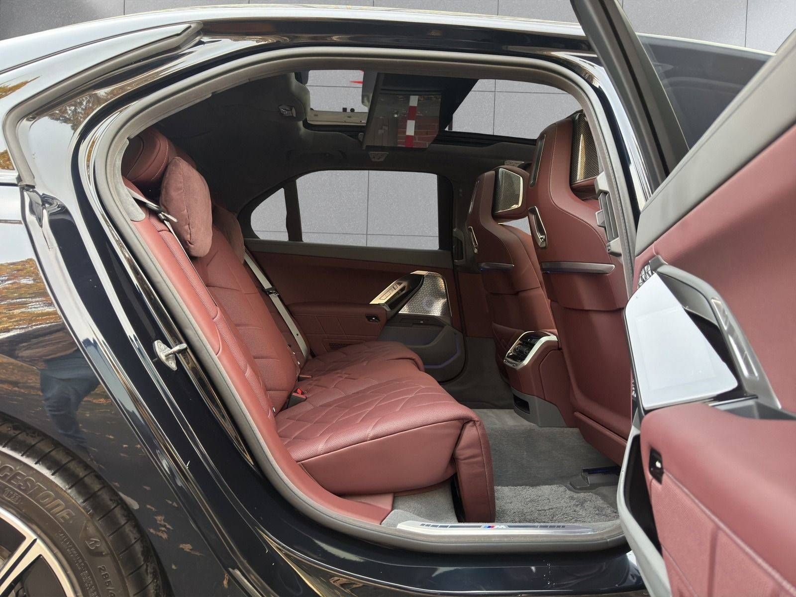 BMW 740 d xDrive M Sport Pro NP172K INDIV Theater TV