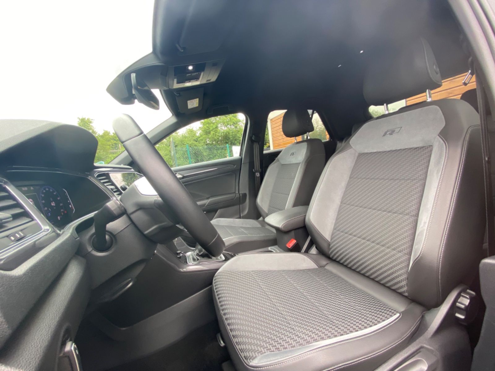 Volkswagen T-Roc 1.5 TSI R-Line - Samsaru's Car Outlet