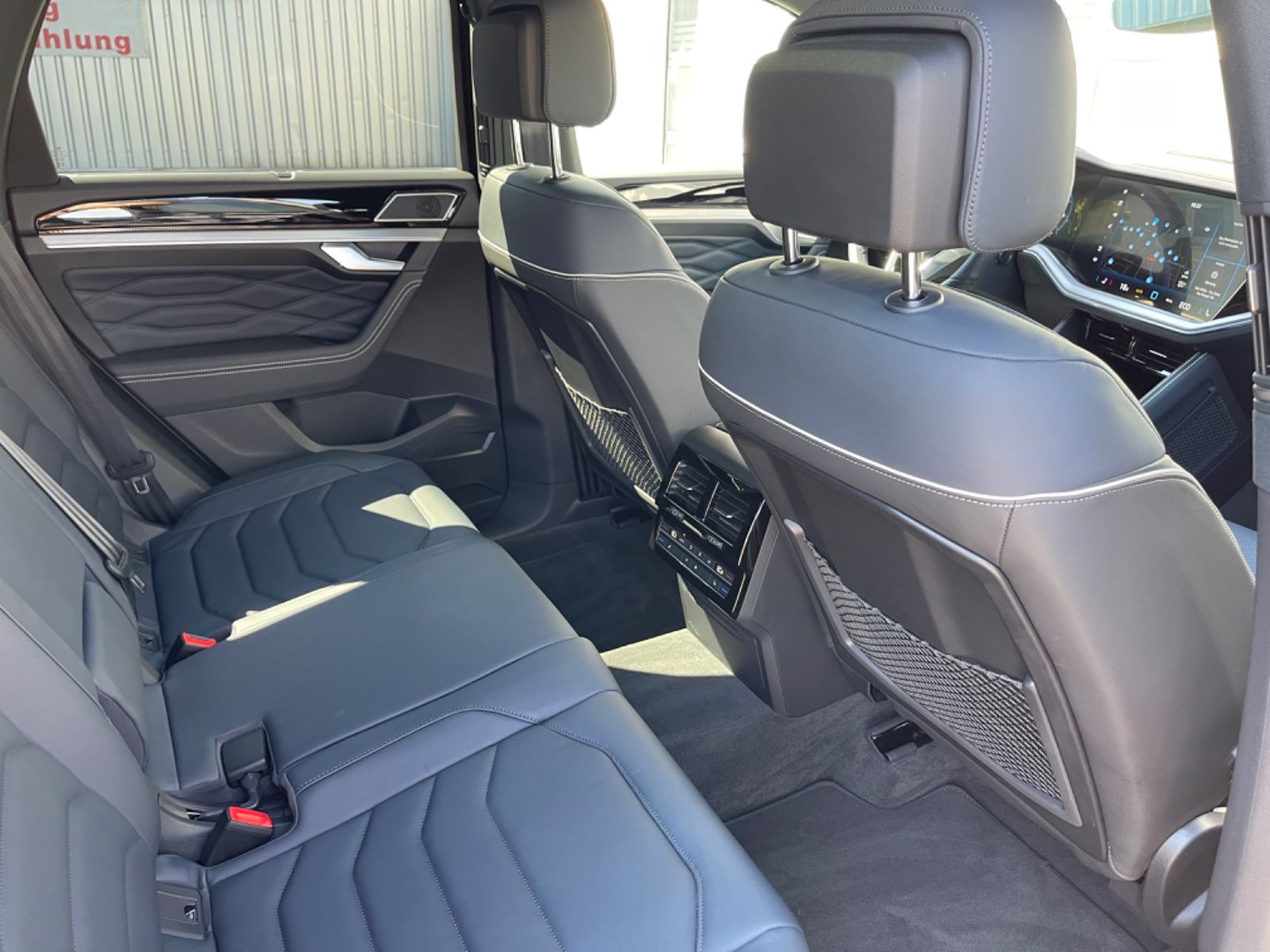 Volkswagen Touareg 3.0TDI R-Line Massage AHK Nachtsicht 360