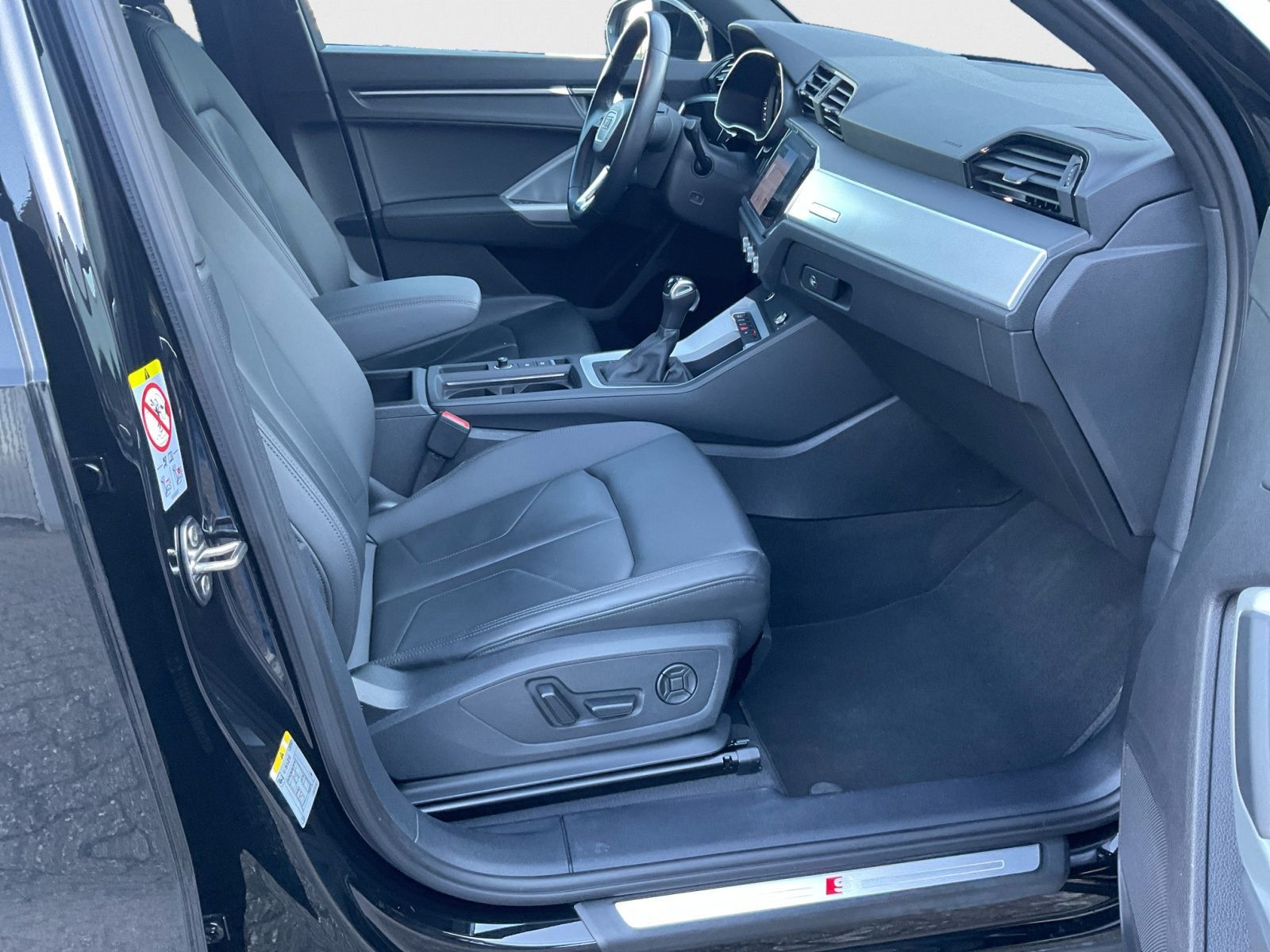 Audi Q3 40 TDI S line quattro - Samsaru's Car Outlet