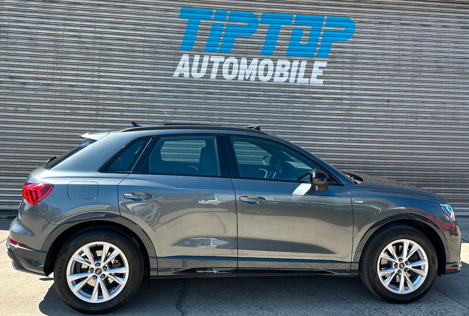 Audi Q3 45 TFSI QUATT S-LINE - Samsaru's Car Outlet