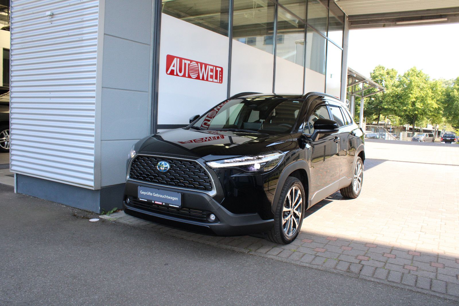Toyota Corolla Cross 2.0 Hybrid AWD - Samsaru's Car Outlet