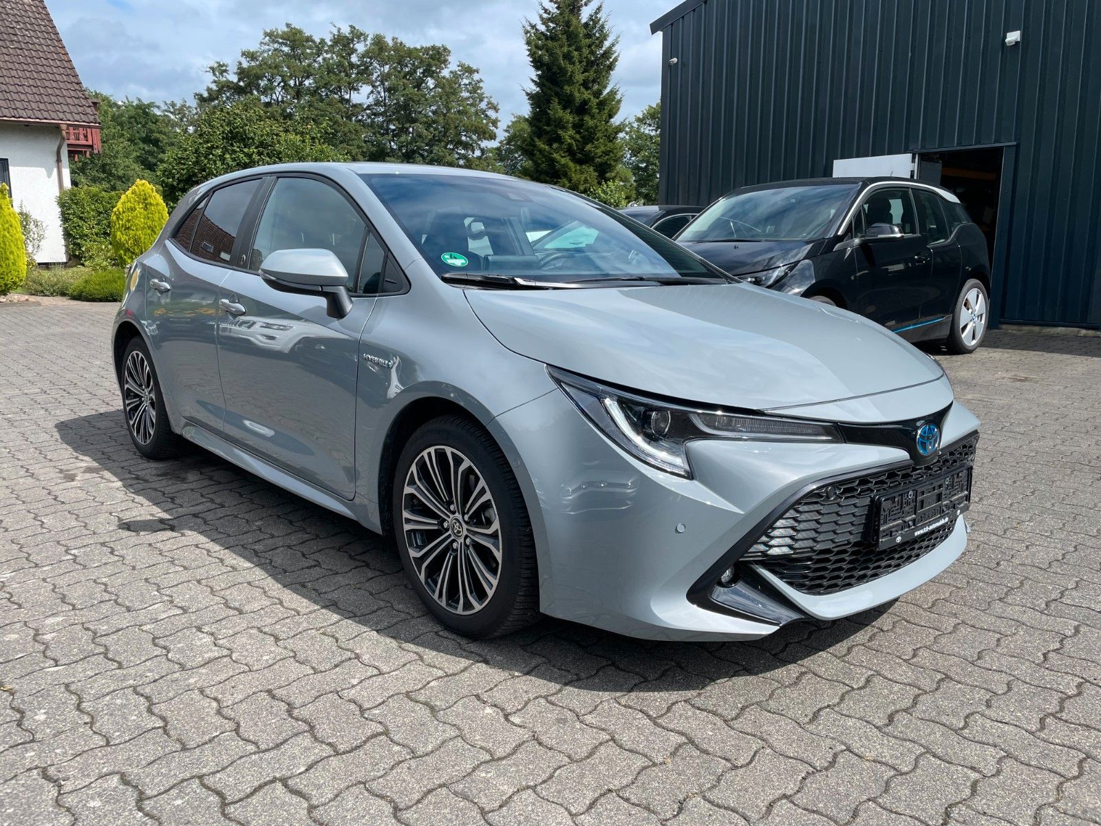 Toyota Corolla Hybrid - Samsaru's Car Outlet