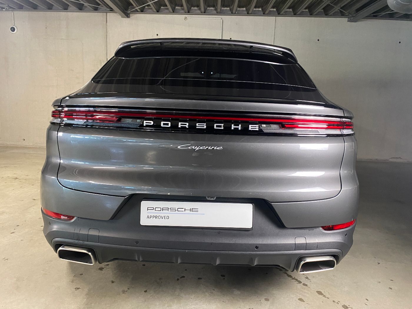 Porsche Cayenne E-Hybrid Coupe | Abstandsregeltempostat