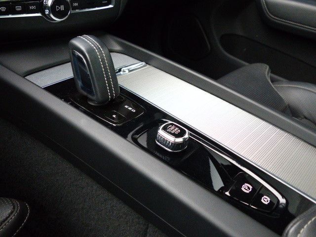 Volvo XC60 R Design B4 AWD Aut.