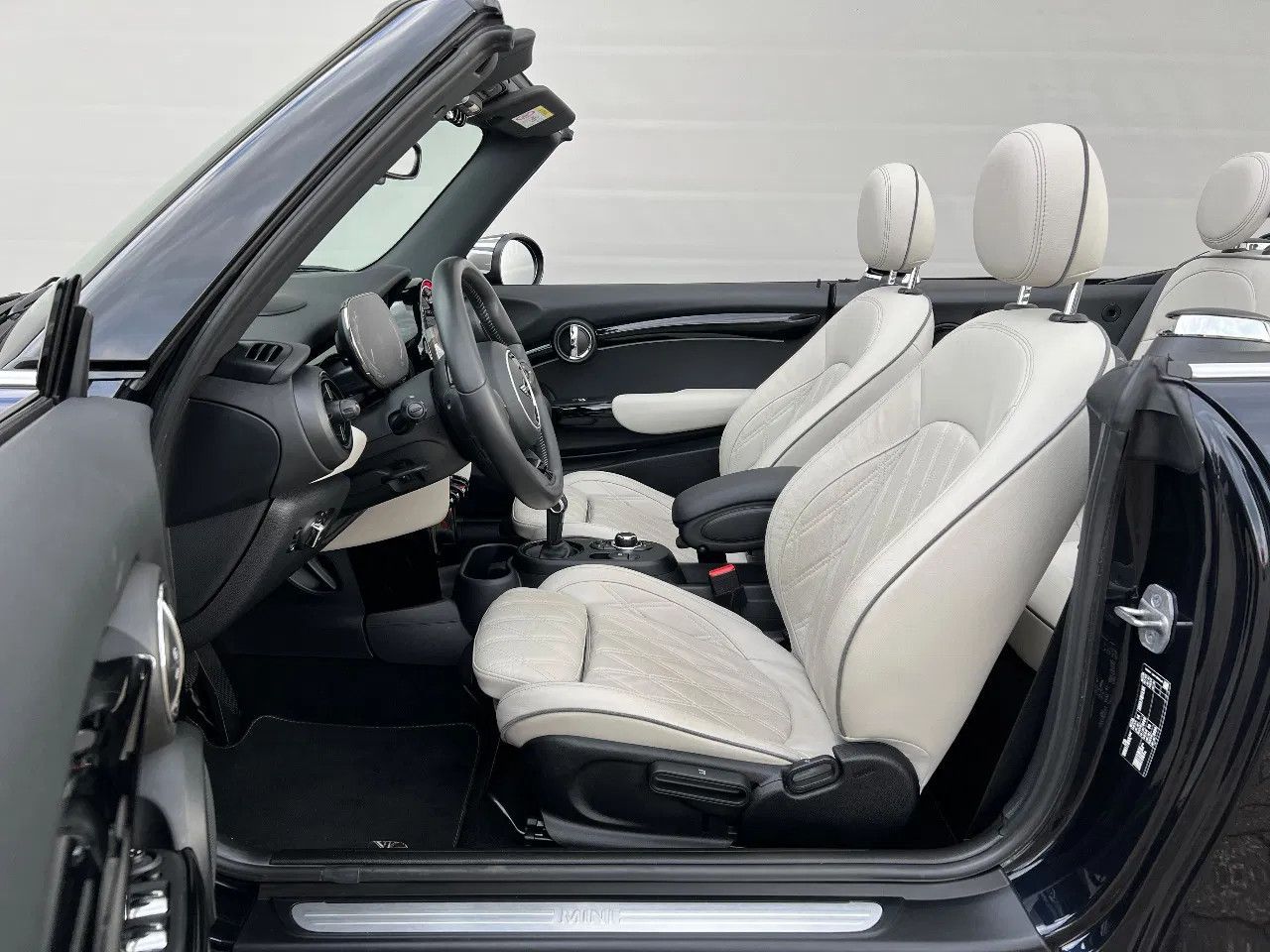 MINI Cooper Cabrio YOURS - Samsaru's Car Outlet