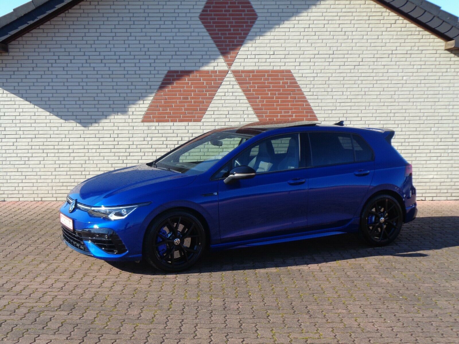 Volkswagen Golf VIII R 4Motion - Samsaru's Car Outlet