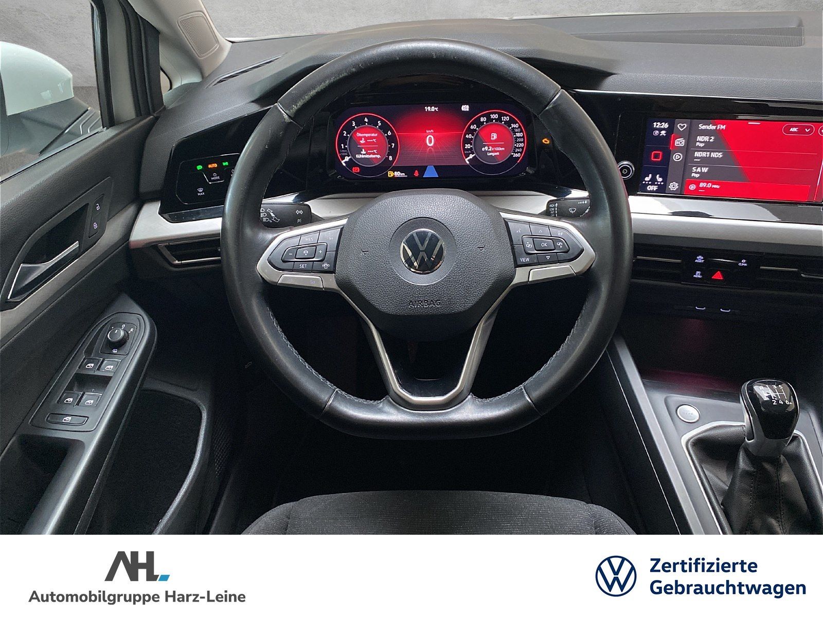 Volkswagen Golf VIII 1.5 TSI Life - Samsaru's Car Outlet