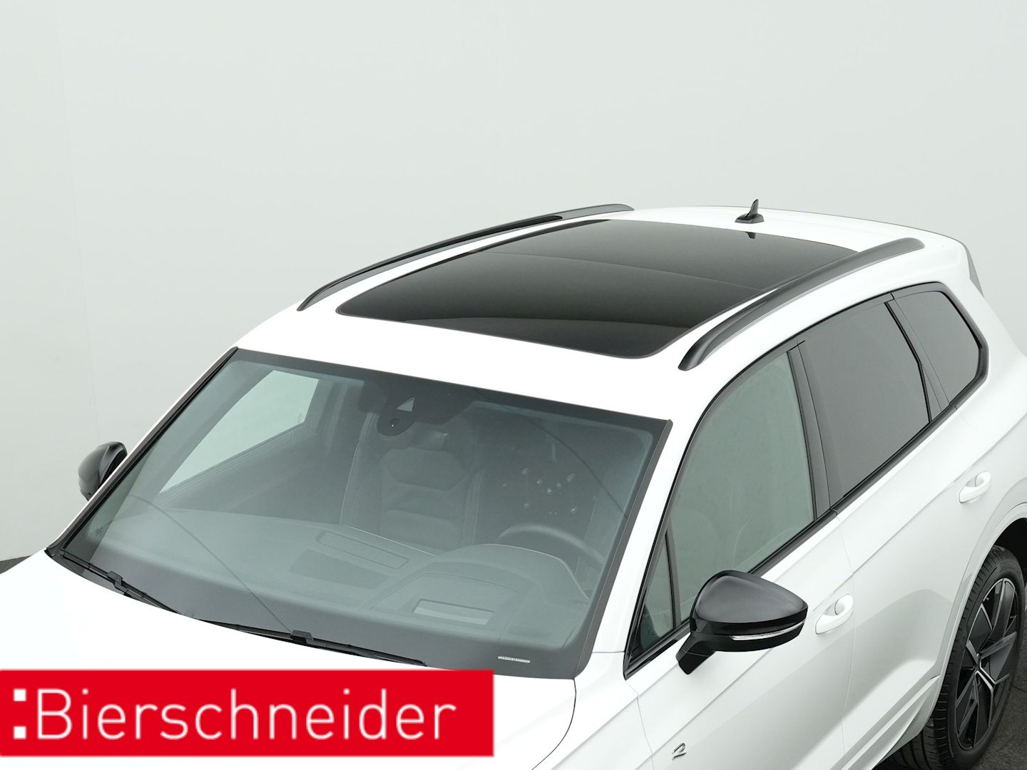 Volkswagen Touareg 3.0 TDI R-line Black - Samsaru's Car Outlet