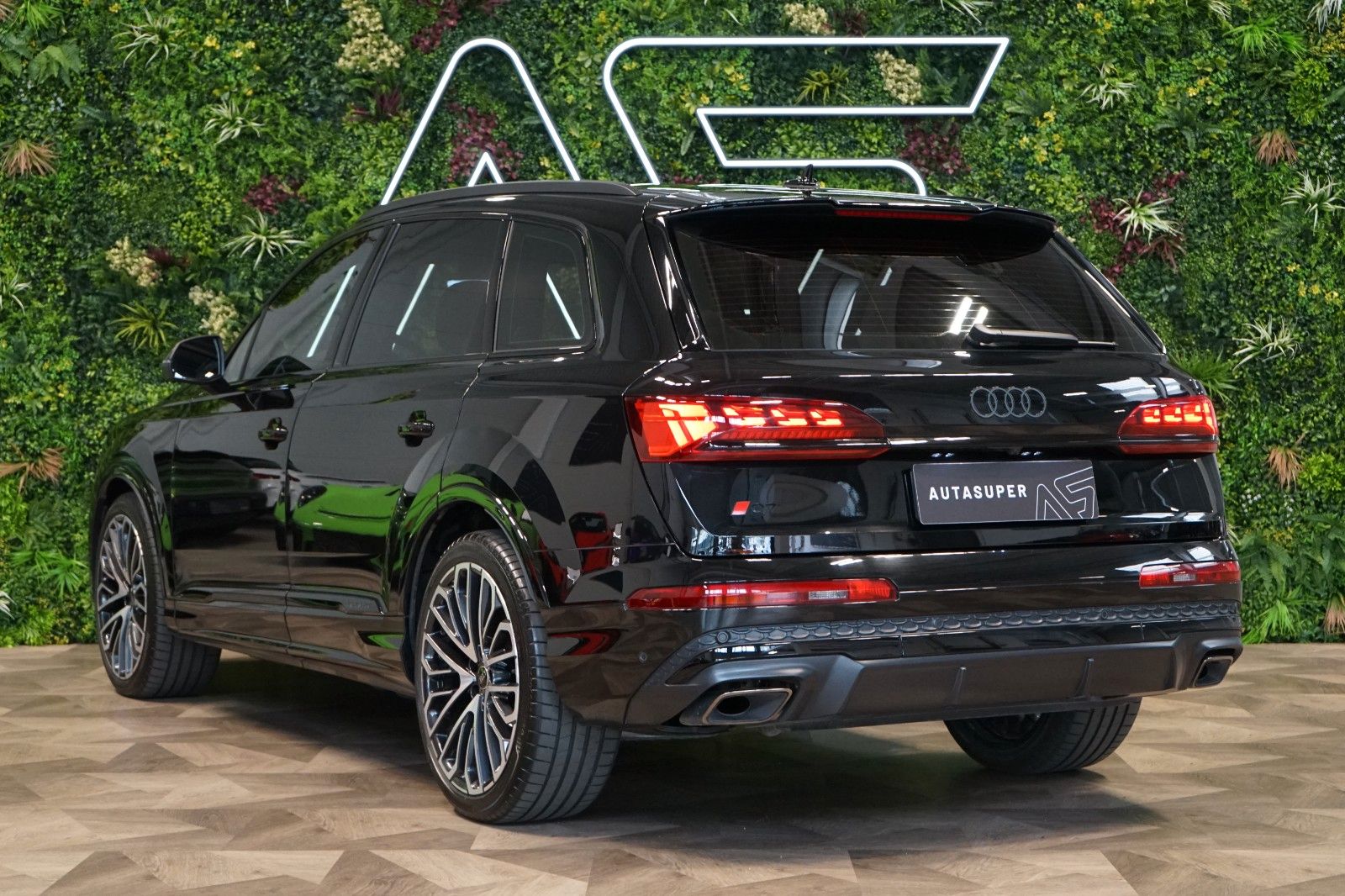 Audi Q7 50 TDI*S-LINE*TOW*OLED*AUX.HEAT*CZ*73.636€ NETTO