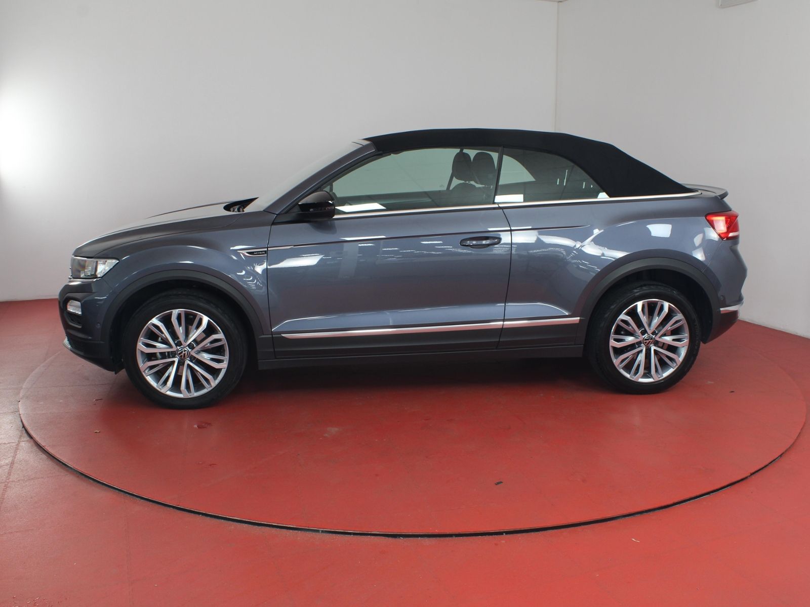 Volkswagen T-Roc 1.0 TSI - Samsaru's Car Outlet