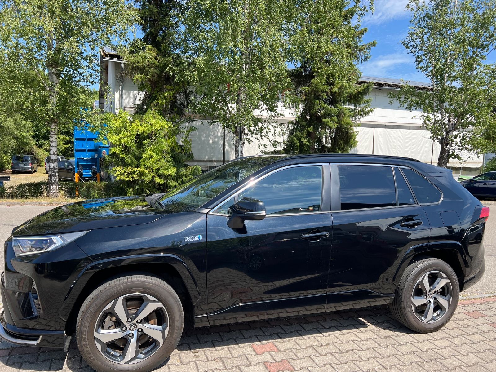 Toyota RAV 4 2.5 Plug-In Hybrid 4x4 - Samsaru's Car Outlet